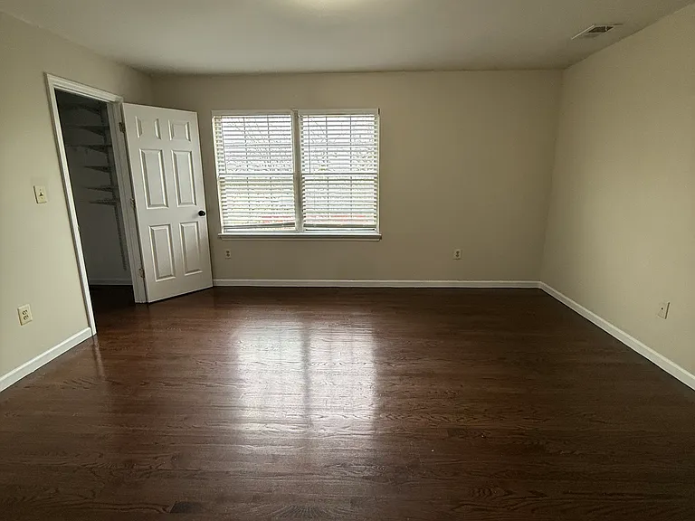 905 Olive St #1 — Photo 9