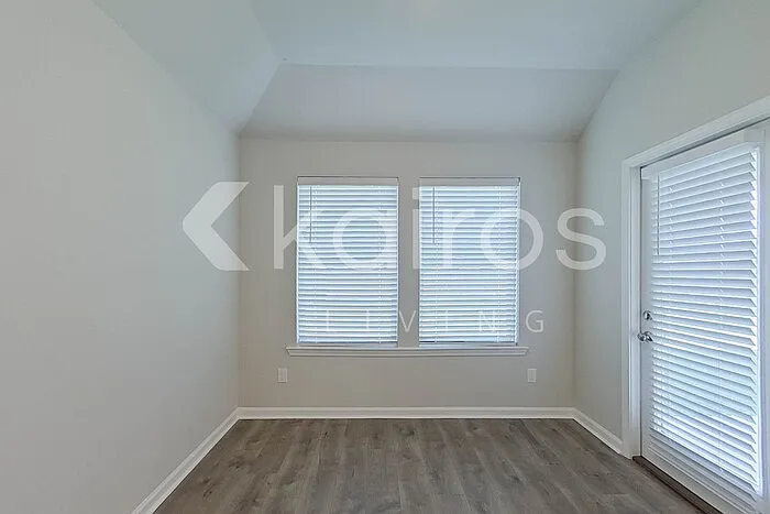 118 Santiago Ct — Photo 13