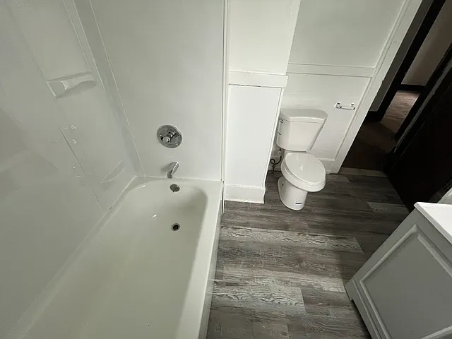 821 Bay St — Photo 10