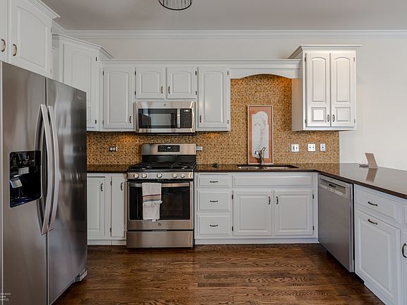 3rd image of 1546 N Bosworth Ave APT 2S