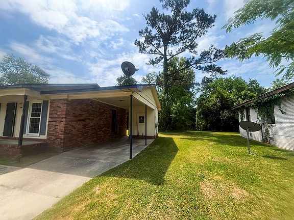 3rd image of 805 Ponderosa Dr