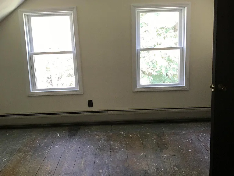 11 Watson St #WHOLE HOUSE — Photo 7