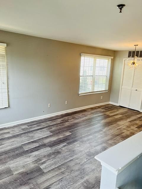 1st image of 23252 Poplar Dr