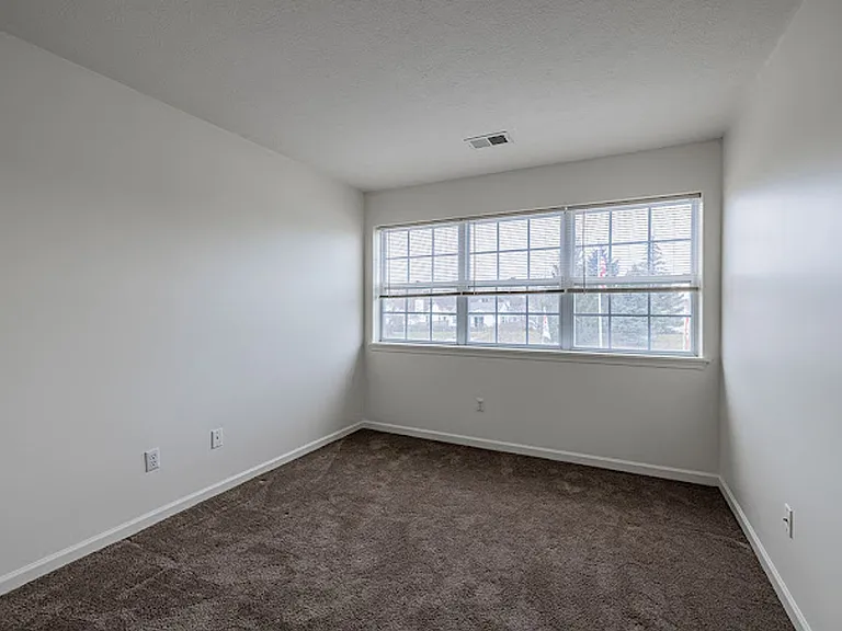 Hickory Commons/100 Green Tree Lane — Photo 4