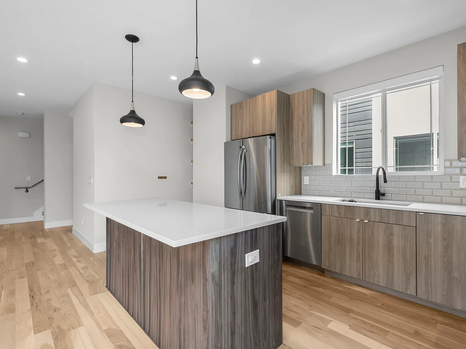 3 bed, 1710 sqft, $3,750 — Photo 2