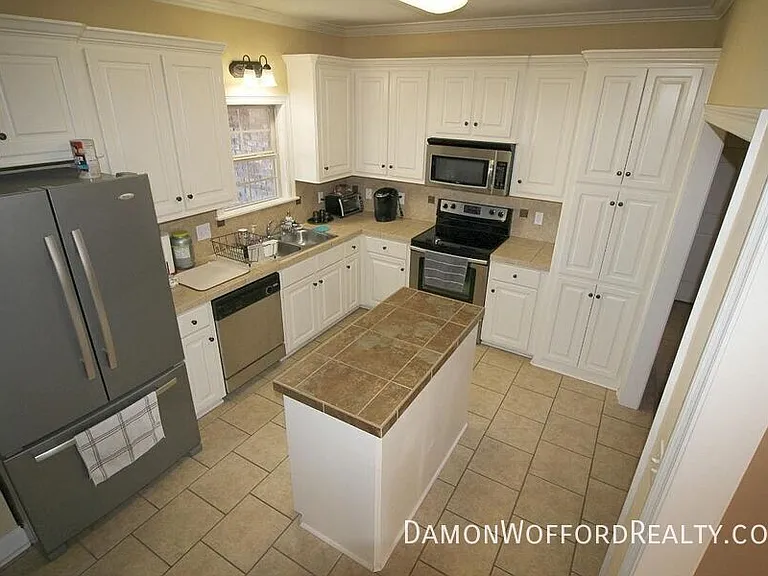 614 Oak Park Cir — Photo 10