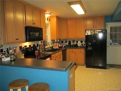 3rd image of 9461 Forestdale Dr