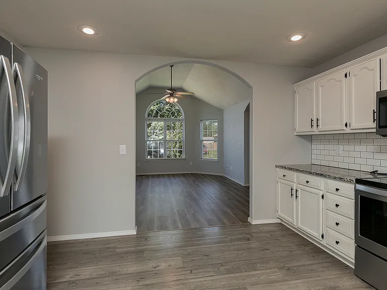 arched entrance to dining area