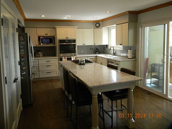 3rd image of 10841 S Christa Ct