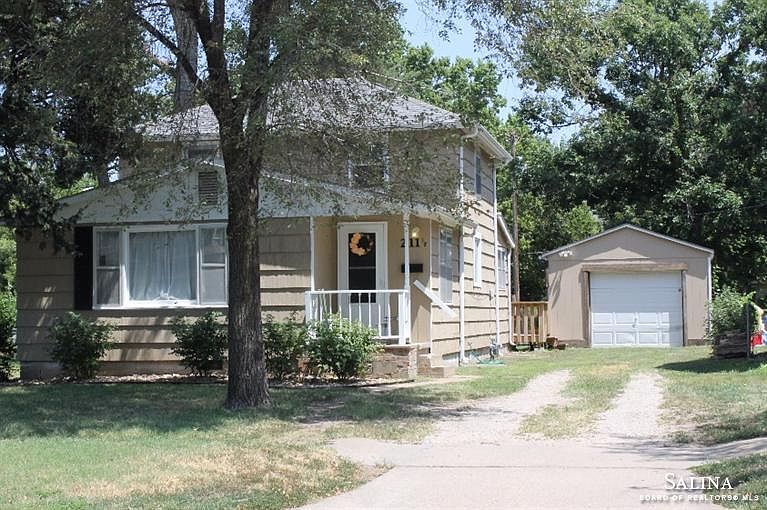 1st image of 211 S Oakdale Ave