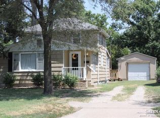 211 S Oakdale Ave, Salina, KS 67401