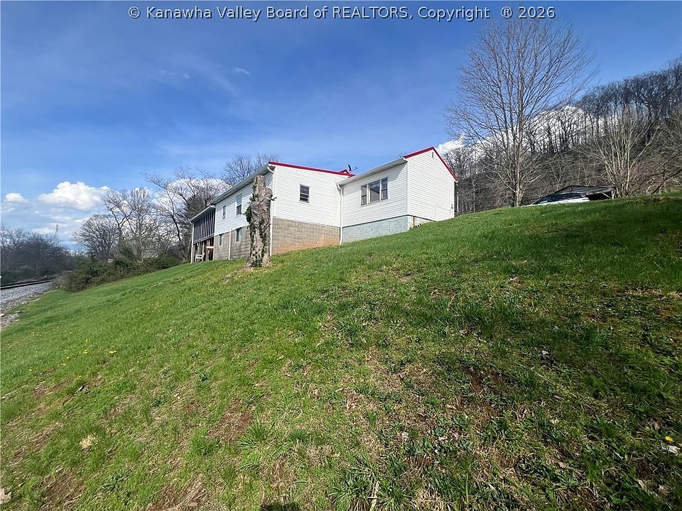 28th image of 90 River Ln
