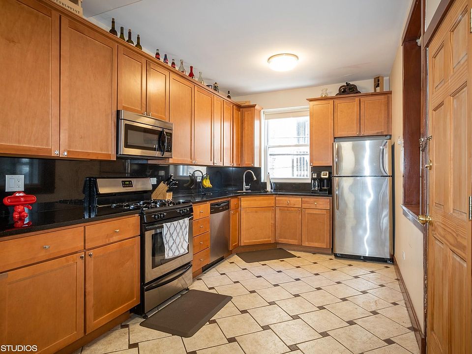 1st image of 1919 W Montrose Ave APT 2