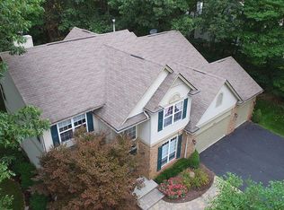 2098 Woodridge Ct, Highland, MI 48357