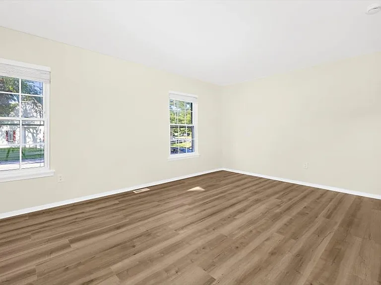 8638 Gambier Hbr — Photo 5