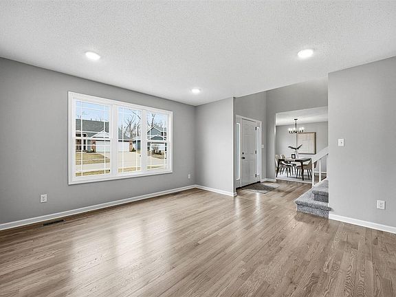 4th image of 3310 Riverside Dr NE