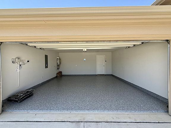 4th image of 521 Bronze Cir W