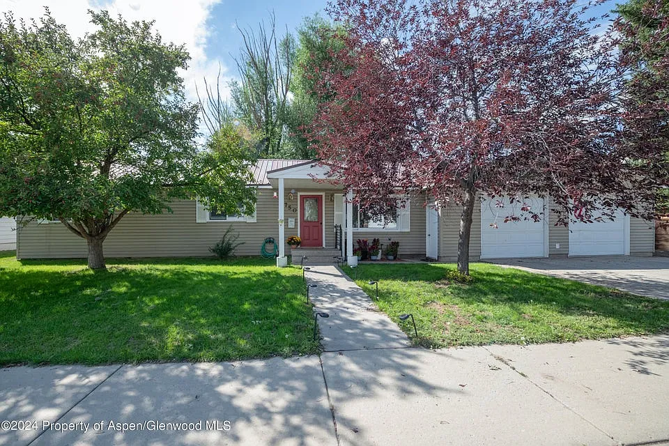 4 bed, 1680 sqft, $2,000 — Photo 2