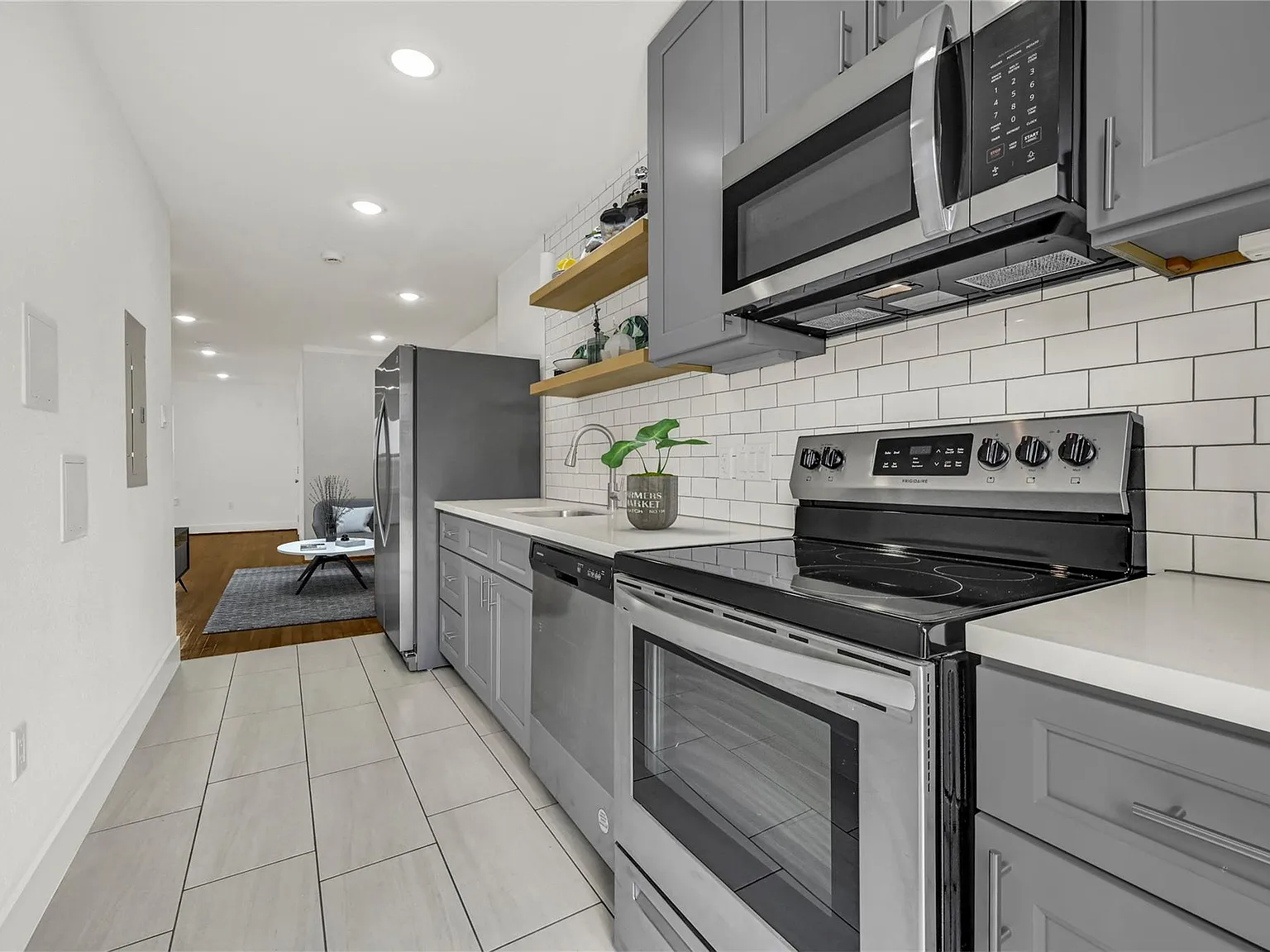 2 bed, 1.0 bath, 950 sqft, $1,625 — Photo 2