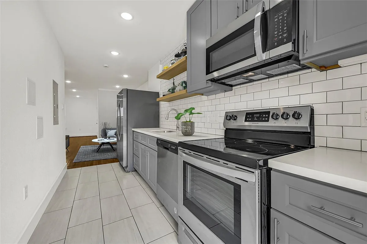 Building Photo - 6620 Lawndale St #2
