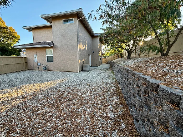 904 Larable Ct — Photo 34