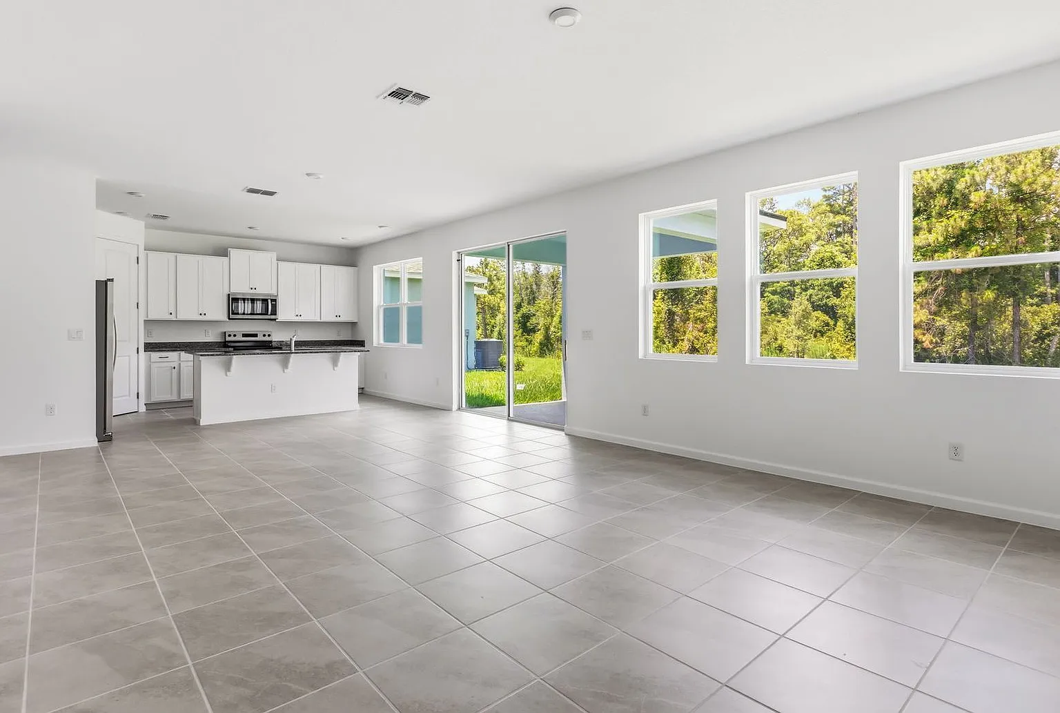 5 bed, 3.0 bath, 2575 sqft, $3,700 — Photo 4