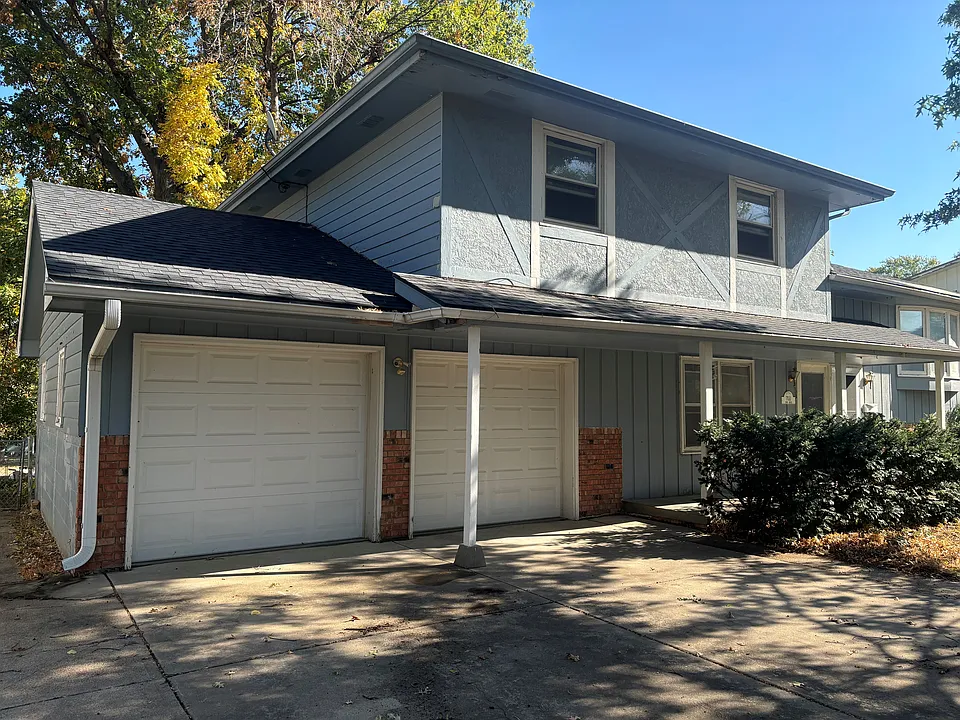 7011 Pine Dr