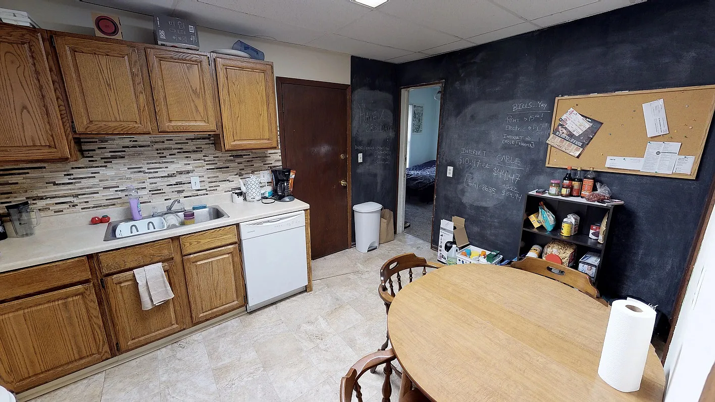 4 bed, 1.0 bath, $2,500 — Photo 4