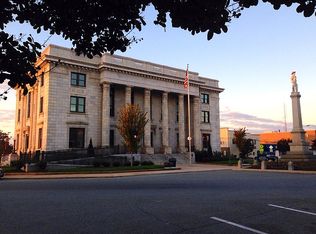 164 S Main St, Graham, NC 27253