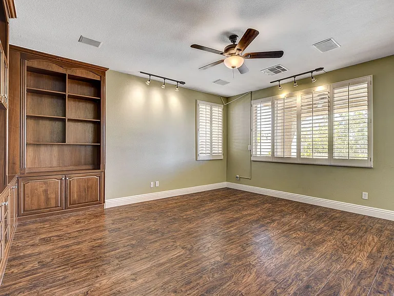 408 Silver Prairie Ct — Photo 17