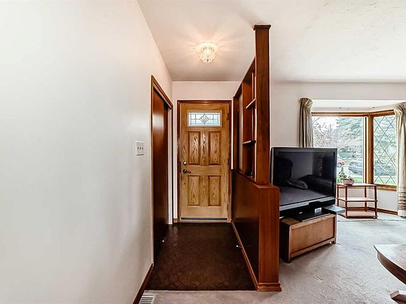 4th image of 3132 W 48th St SW
