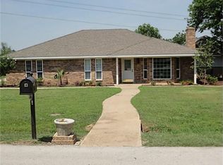 933 Meadow Dr, Copper Canyon, TX 75077