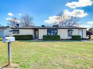 1202 Wesleyan St, Stamford, TX 79553