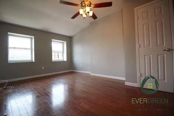 Rented by Evergreen Apartments BK | media 1