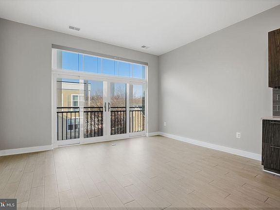 4th image of 989 S Buchanan St Unit 410