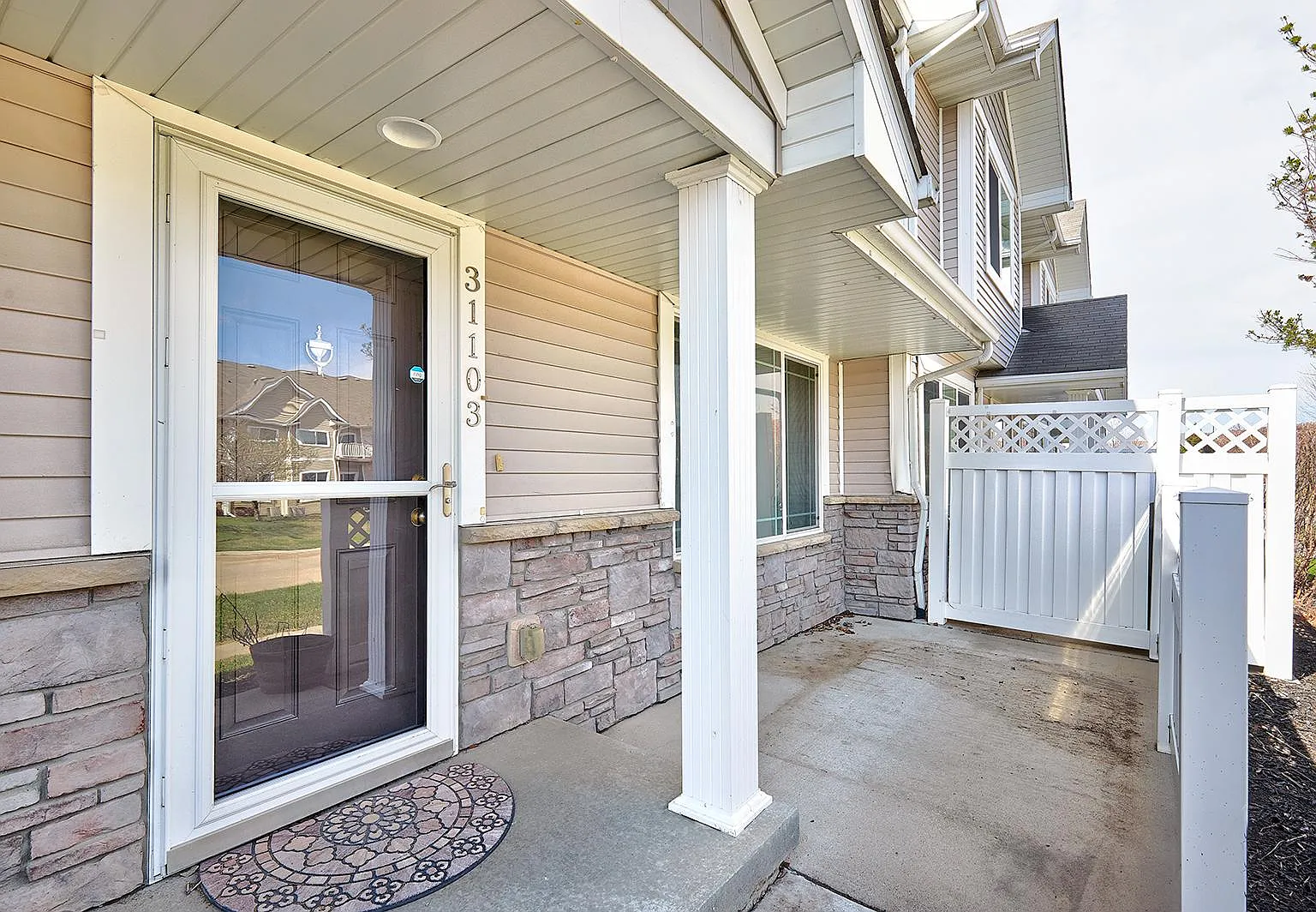 2 bed, 2.5 bath, 1310 sqft, $1,700 — Photo 4