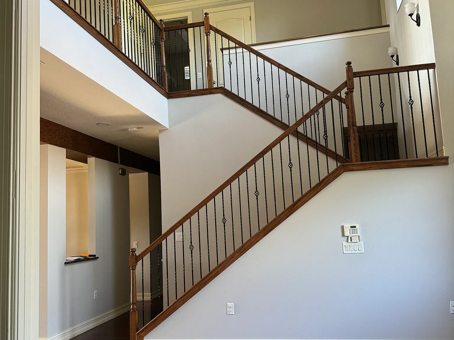 4 bed, 4417 sqft, $5,975 — Photo 2