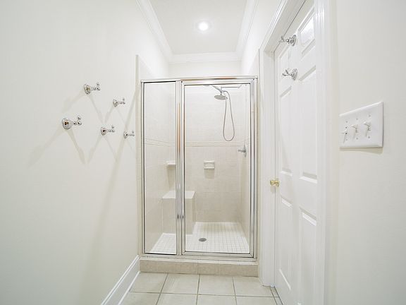 4th image of 4027 Liska Cir