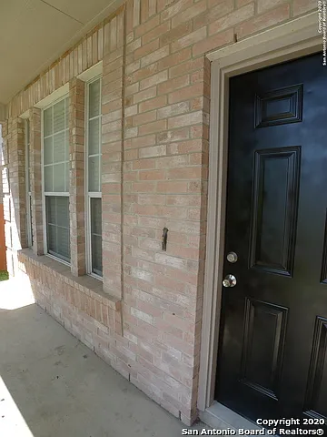 2935 Encino Riv — Photo 3