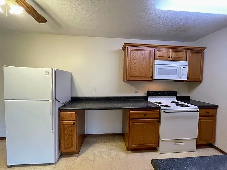 401 9th St SE #204 — Photo 3