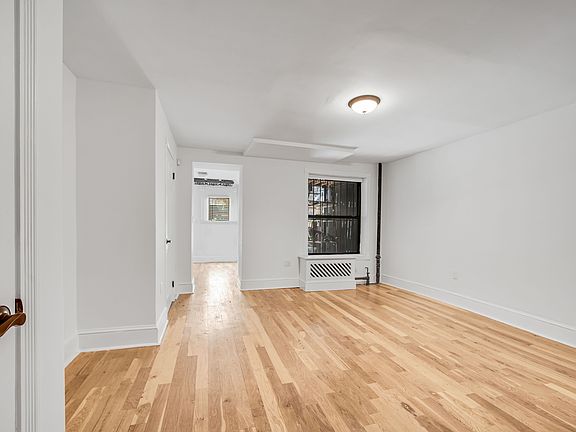 5th image of 22 Arlington Pl Unit 1