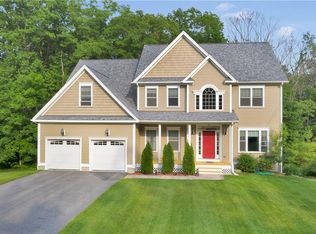 101 Ashbrook Dr, Cranston, RI 02921