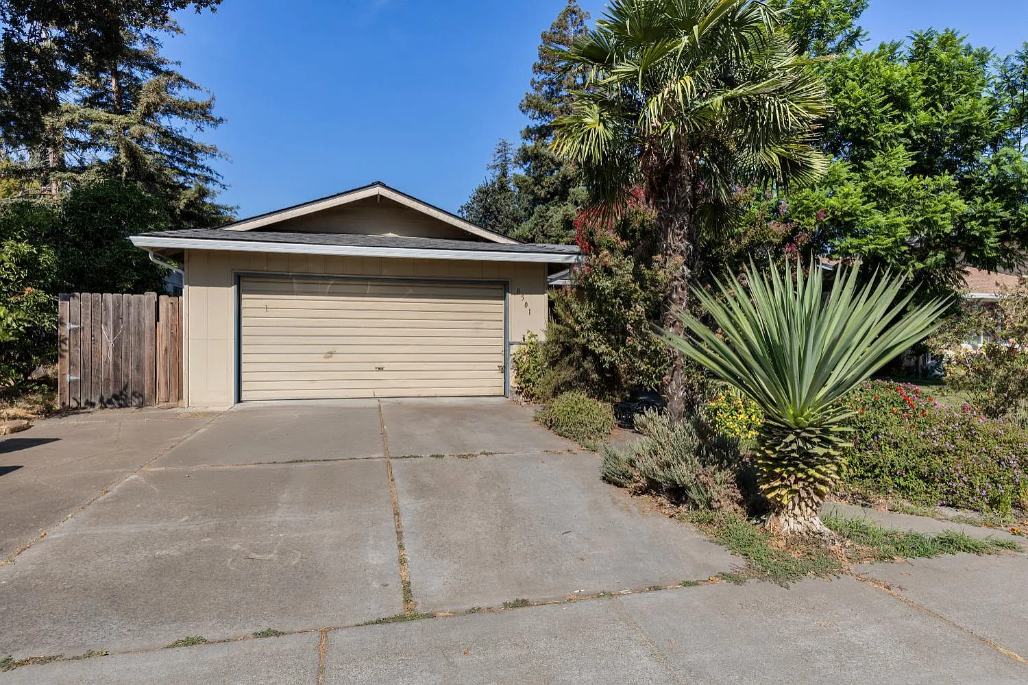 8501 Yarmouth Dr photo 1