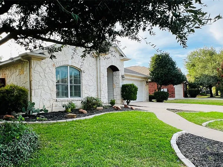 9500 Castle Pines Dr — Photo 1