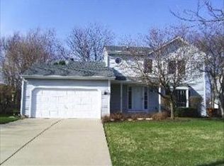 882 Boxwood Dr, Crystal Lake, IL 60014