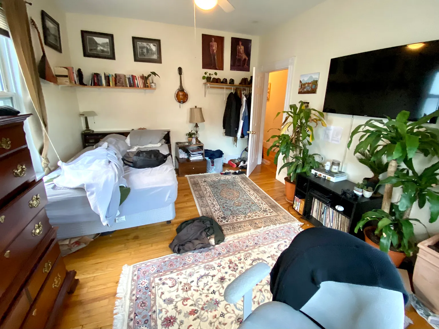 4 bed, 9999 sqft, $4,600 — Photo 2