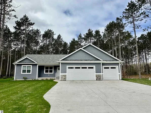 1947 Cascade Trl, Traverse City, MI 49685