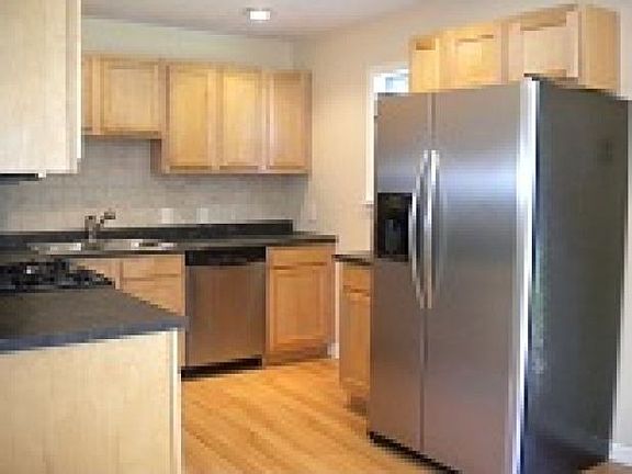 4th image of 121 Chadborne Ct