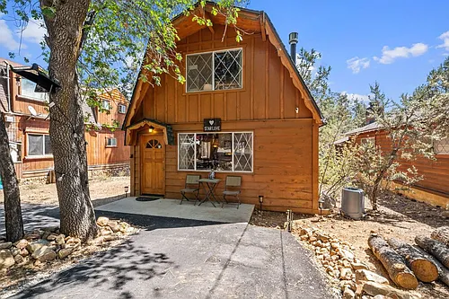 355 Pine Ln Photo 1