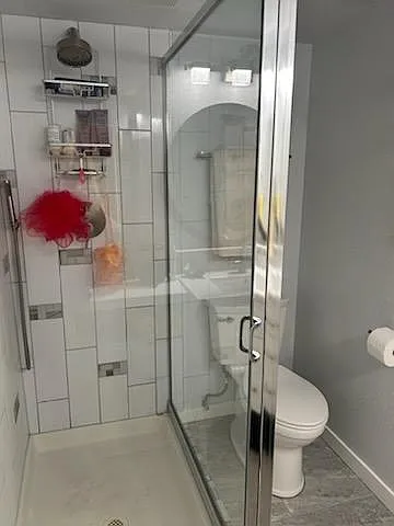 Oversize shower and luxury hardware